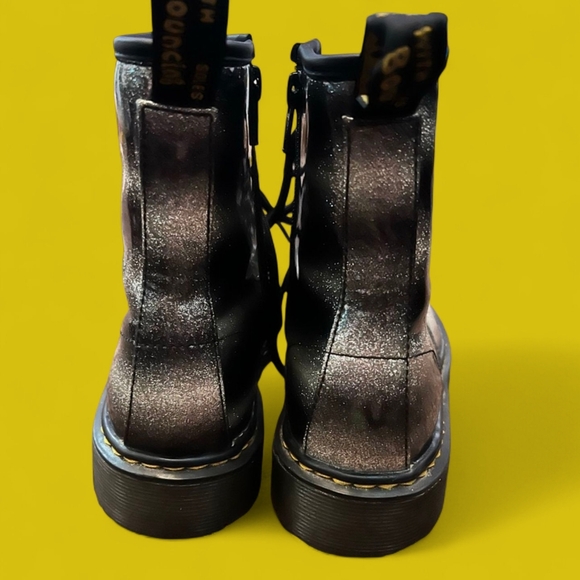 Doc Martens - Picture 3 of 7